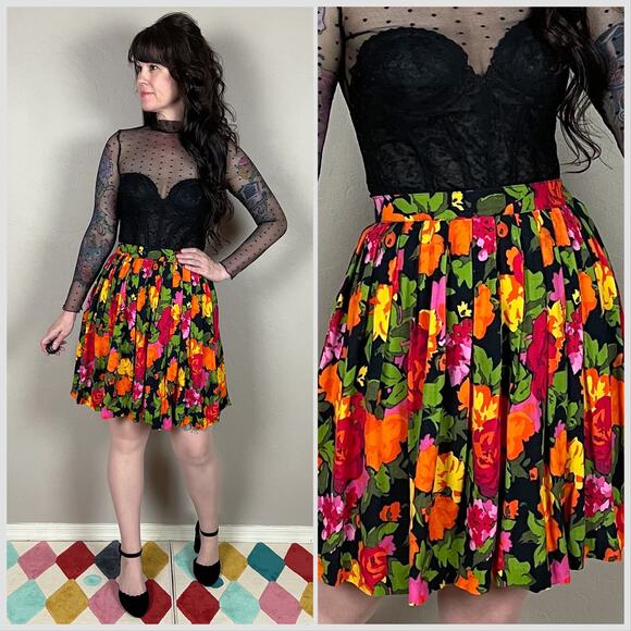 Vintage 1980s Floral Print Pleated Mini Skirt - Picture 1 of 7